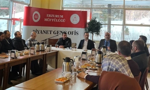 Gen&ccedil;liğin manevi rehberleri "Gen&ccedil; Ofis"te buluştu
