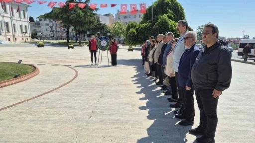 Gen&ccedil;lik Haftası etkinliklerinde caddeden ge&ccedil;en herkes İstiklal Marşı&rsquo;na eşlik etti
