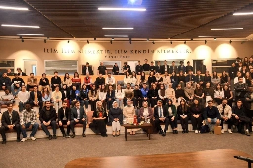 Gen&ccedil;lik ve Spor Bakan Yardımcısı G&uuml;rsoy, Eskişehir&rsquo;de &ouml;ğrencilerle buluştu
