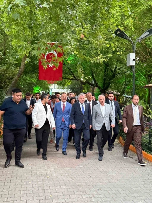 Gen&ccedil;lik ve Spor Bakanı Bak&rsquo;tan Pınar Mahallesi&rsquo;ne ziyaret
