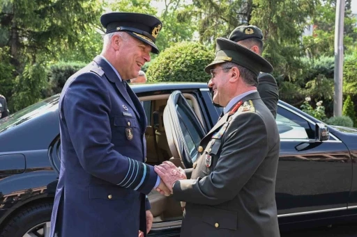 Genelkurmay Başkanı Orgeneral Bayraktaroğlu, Hollandalı mevkidaşı Eichelsheim ile g&ouml;r&uuml;şt&uuml;
