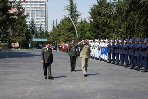 Genelkurmay Başkanı Orgeneral Bayraktaroğlu, Pakistan Savunma Kuvvetleri Komutanı Munir ile g&ouml;r&uuml;şt&uuml;
