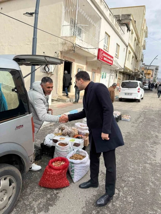 Gerc&uuml;ş Kaymakamı &Ouml;ztaş, pazar esnafı bile bir araya geldi
