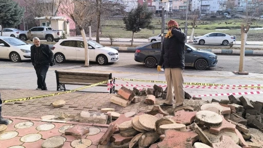 Gerc&uuml;ş&rsquo;te facianın eşiğinden d&ouml;n&uuml;ld&uuml;: 12 katlı binanın merdiveni &ccedil;&ouml;kt&uuml;
