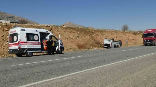 Gerc&uuml;ş&rsquo;te minib&uuml;s takla attı: 1 yaralı
