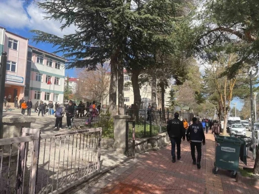 Gerede&rsquo;de okul &ccedil;evrelerinde denetimler sıkılaştırıldı
