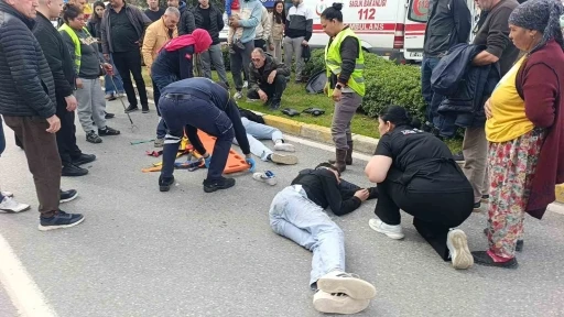 Geri manevra yapan kamyonete &ccedil;arpan motosikletteki 2 kişi yaralandı
