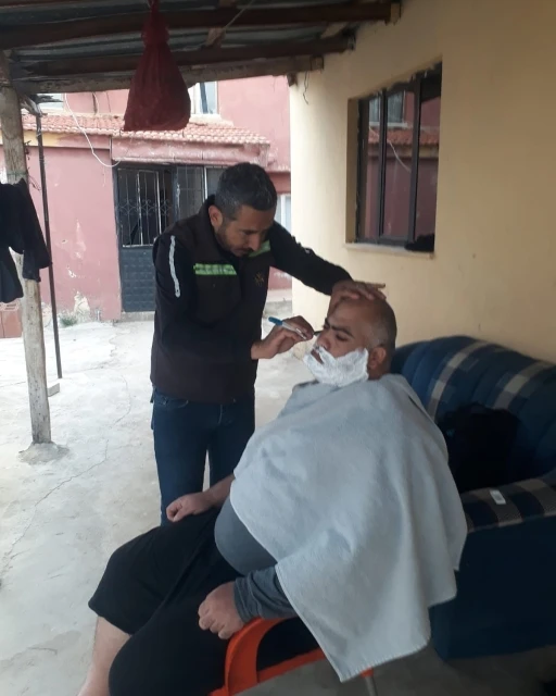 Germencik Belediyesi’nden yaşlı ve engellilere bayram tıraşı
