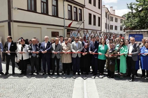 Germiyan Sokak’ta çifte açılış, Kütahya kültür ve lezzetle buluştu

