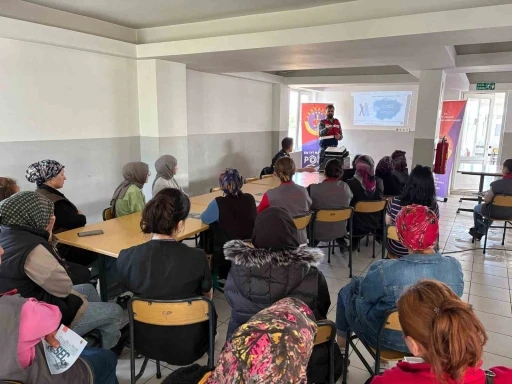 Gerze’de 104 anneye uyuşturucuyla mücadele eğitimi
