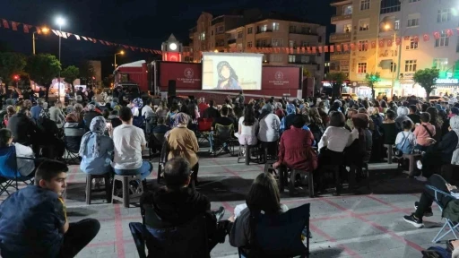 Gezen sinema tırı, Karamanlılarla buluştu
