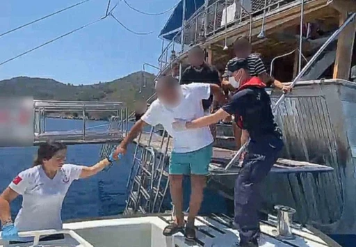Fethiye A&ccedil;ıklarında Sahil G&uuml;venlik'ten Tıbbi Tahliye