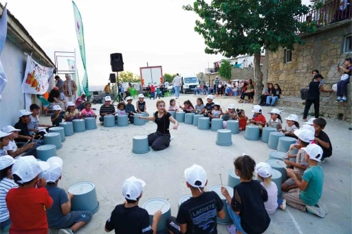 Gezici at&ouml;lye ile &ccedil;ocuklar m&uuml;zikle buluşacak, mahallelerinde konser verecek

