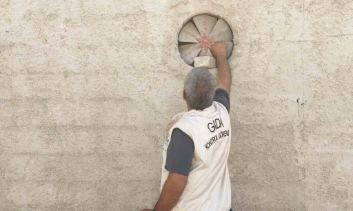 Gıda denetimine giden ekipler havalandırma deliğinden seslendi
