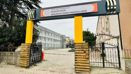 Gidemedikleri okullarında mezuniyet coşkusu yaşadılar
