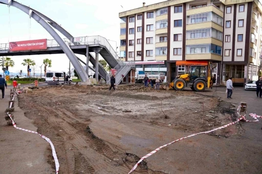Giresun Belediye Başkanı Fuat K&ouml;se, meydan d&uuml;zenleme &ccedil;alışmalarını inceledi

