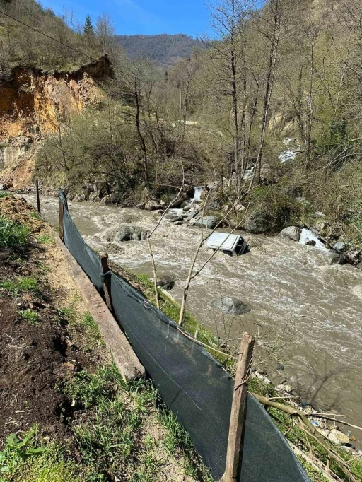 Giresun&rsquo;da otomobil dereye u&ccedil;tu: 1 kişi hayatını kaybetti
