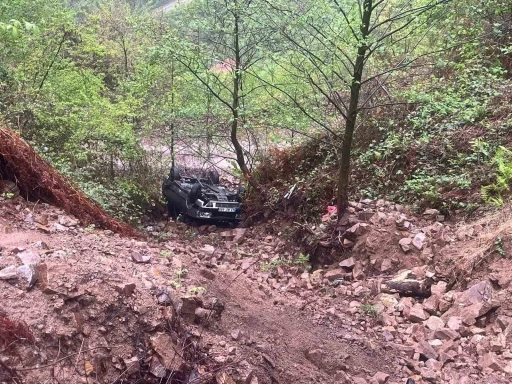 Giresun’da otomobil şarampole devrildi: 4 yaralı
