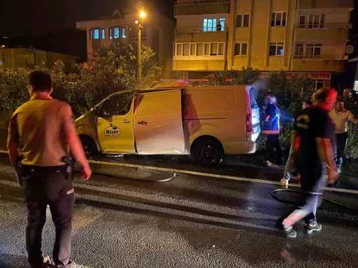 Giresun&rsquo;da seyir halindeki otomobil alev alev yandı
