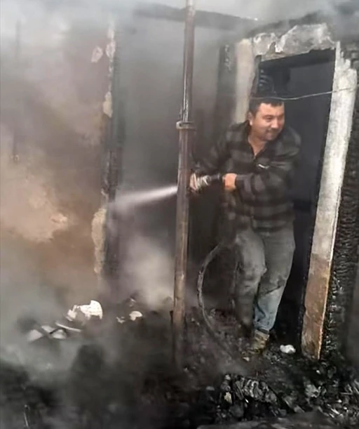 Giresun’da yıldırım düşmesi sonucu evde yangın çıktı, cami hasar gördü