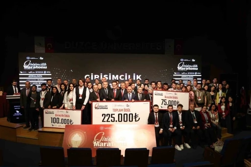 Girişimcilik Maratonu 2025’te başarılı girişimcilere ödülleri takdim edildi
