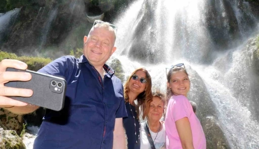 Girlevik Şelalesi bayramda vatandaşların uğrak yeri oldu
