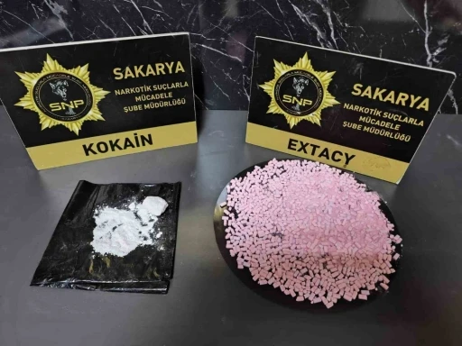 Gişelerde uyuşturucuyla yakalan 2 şüpheliye gözaltı
