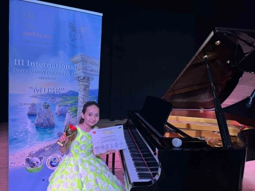 GKV’li Ceyda Sayar piyanoda festival birincisi
