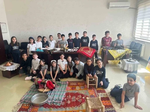 GKV&rsquo;li &ouml;ğrencilerden zamanda yolculuk sergisi
