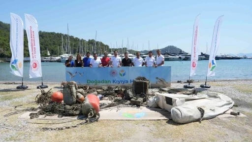 G&ouml;cek Halk Plajı&rsquo;nda deniz dibi temizliği tamamlandı

