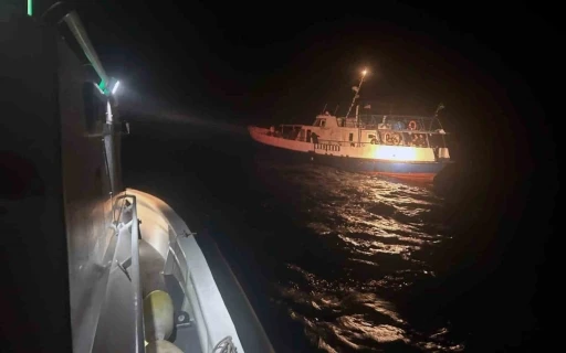 GÖÇMEN KAÇAKÇILARI KAÇARKEN YAKALANDI