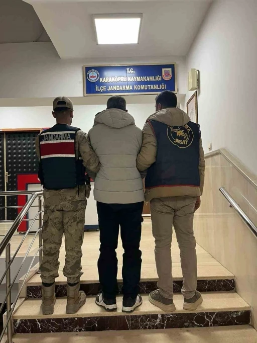 G&ouml;&ccedil;men ka&ccedil;ak&ccedil;ılığından 5 yıl hapis cezası bulunan h&uuml;k&uuml;ml&uuml; yakalandı
