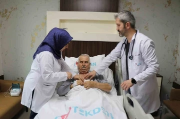 G&ouml;ğ&uuml;s altından a&ccedil;ılan ufak kesiyle ağır baypas ameliyatından kurtuldu
