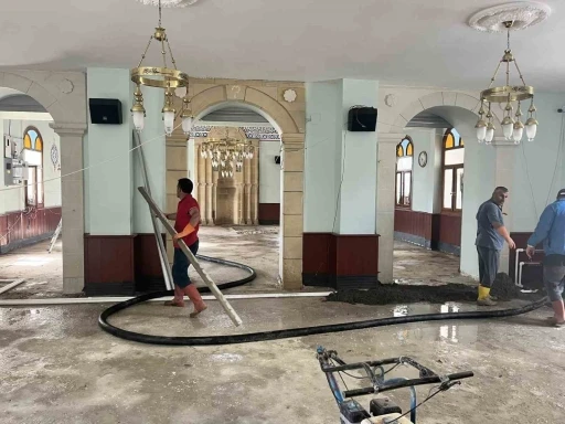 G&ouml;k&ccedil;edere Merkez Camii yenileniyor
