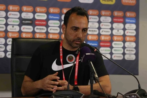 G&ouml;khan Kağıt&ccedil;ıoğlu: "Hakem, pozisyonun VAR&rsquo;dan net bir g&ouml;r&uuml;nt&uuml; olmadığı s&ouml;ylendiği i&ccedil;in gol&uuml; veremediğini s&ouml;yledi"
