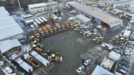 G&ouml;lbaşı Belediyesi, karla m&uuml;cadeleye hazır
