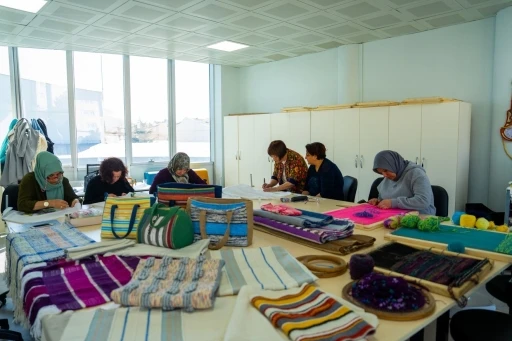 G&ouml;lbaşı&rsquo;nda atıklar sanata d&ouml;n&uuml;ş&uuml;yor
