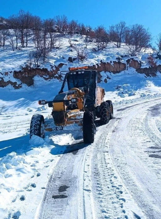 G&ouml;lbaşı&rsquo;nda k&ouml;y yolları ulaşıma a&ccedil;ılıyor
