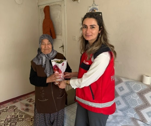 G&ouml;lbaşı SHM&rsquo;den Anneler G&uuml;n&uuml;&rsquo;nde şehit annelerine ziyaret
