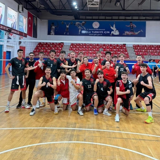 G&ouml;lc&uuml;k Belediyespor Gen&ccedil; Erkek Voleybol Takımı, T&uuml;rkiye Finalleri&rsquo;ne y&uuml;kseldi
