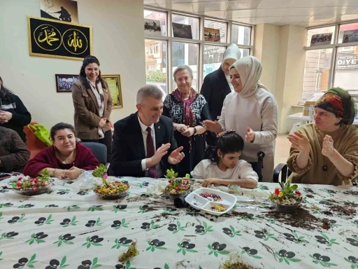 G&ouml;lc&uuml;k&rsquo;te engelli bireyler teraryum at&ouml;lyesinde buluştu
