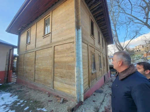 G&ouml;lc&uuml;k&rsquo;teki 145 yıllık &ccedil;ivisiz cami restore ediliyor
