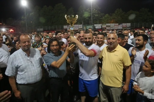 Gölcük’teki Köyler Arası Futbol Turnuvası’nın şampiyonu Mamuriye oldu
