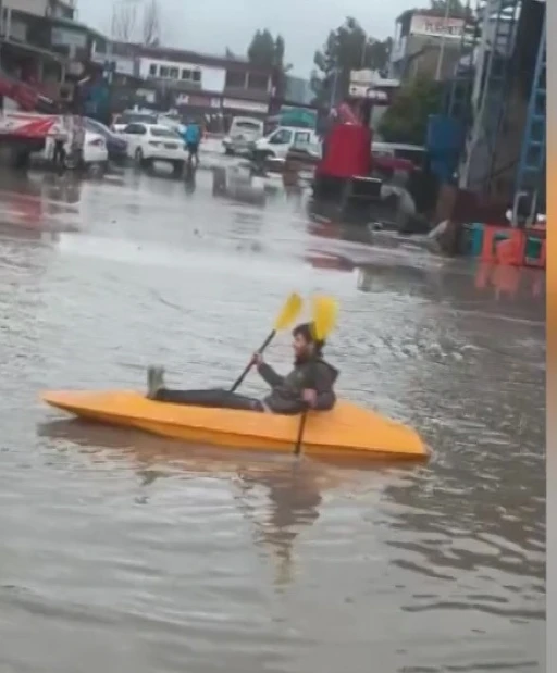 G&ouml;lde değil sokakta kano keyfi
