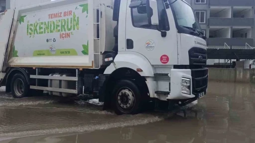 G&ouml;le d&ouml;nen yol y&uuml;z&uuml;nden derse gidemeyen &uuml;niversite &ouml;ğrencisi "Derse gelemeyeceğim" diyerek hocasına seslendi
