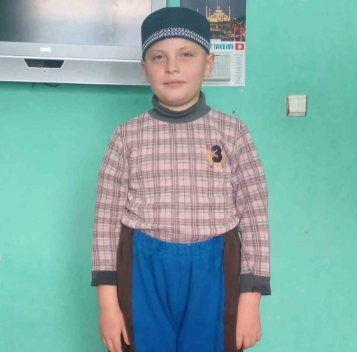 Gölette boğulma tehlikesi geçiren çocuğu imam kurtardı
