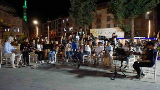Gölhisar’da küçük parmaklar Yörük ezgilerini Batı’nın tınılarıyla buluşturdu
