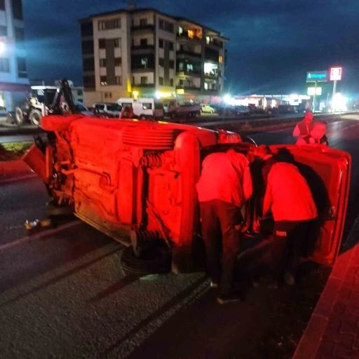 G&ouml;me&ccedil;&rsquo;te devrilen ticari ara&ccedil;taki 1 kişi yaralandı
