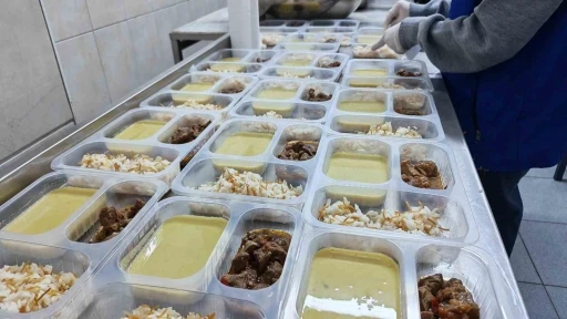 G&ouml;n&uuml;ll&uuml; gen&ccedil;lerle iftar seferberliği
