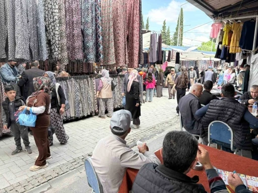 G&ouml;rdes pazarında bayram bereketi
